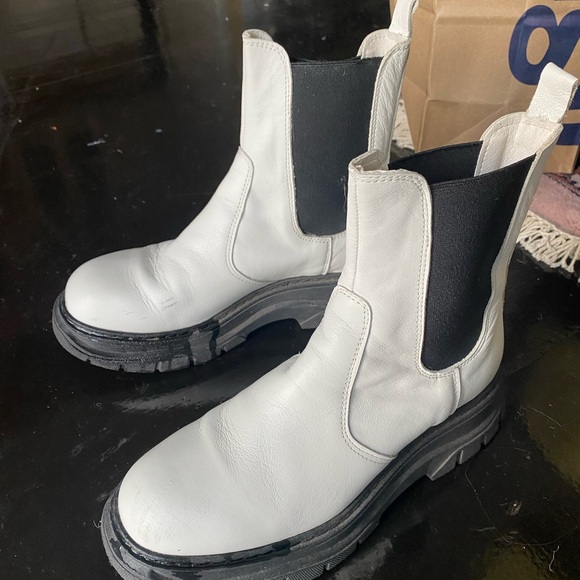 White leather lug boots from L’intervalle - Picture 2 of 2